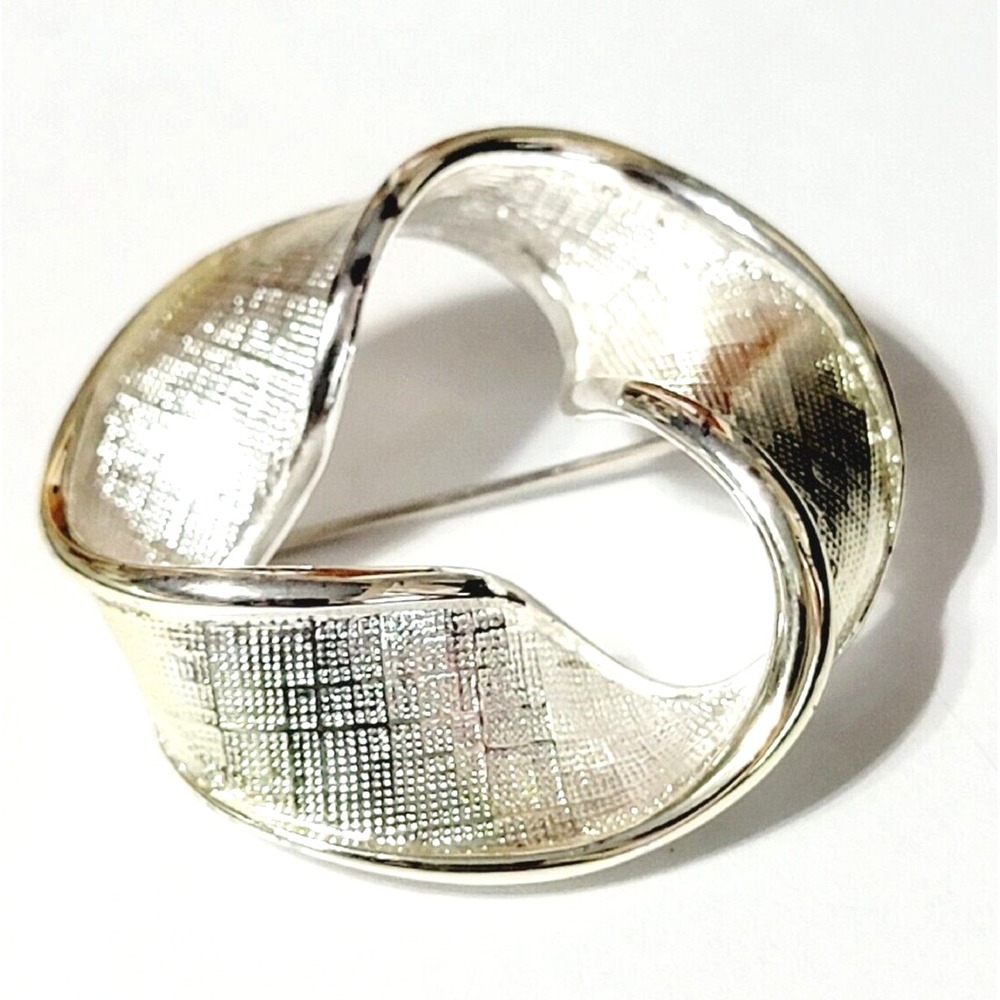 Vintage Brushed Silver Tone Round Textured Ribbon Brooch Pin, Signed Napier, 1.5